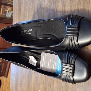 NWT Comfort Plus by Predictions size 8 Black low heel rounded toe women's shoe